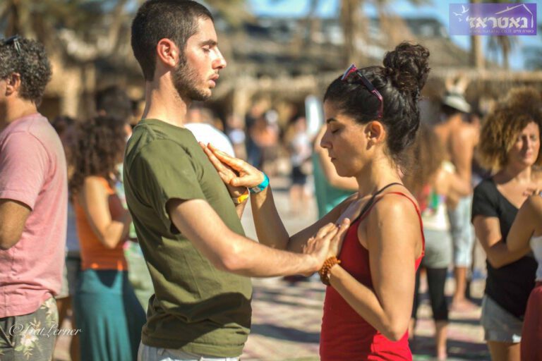 תרגיל זוגי במפגש אינטימי בפסטיבל נאטראז׳